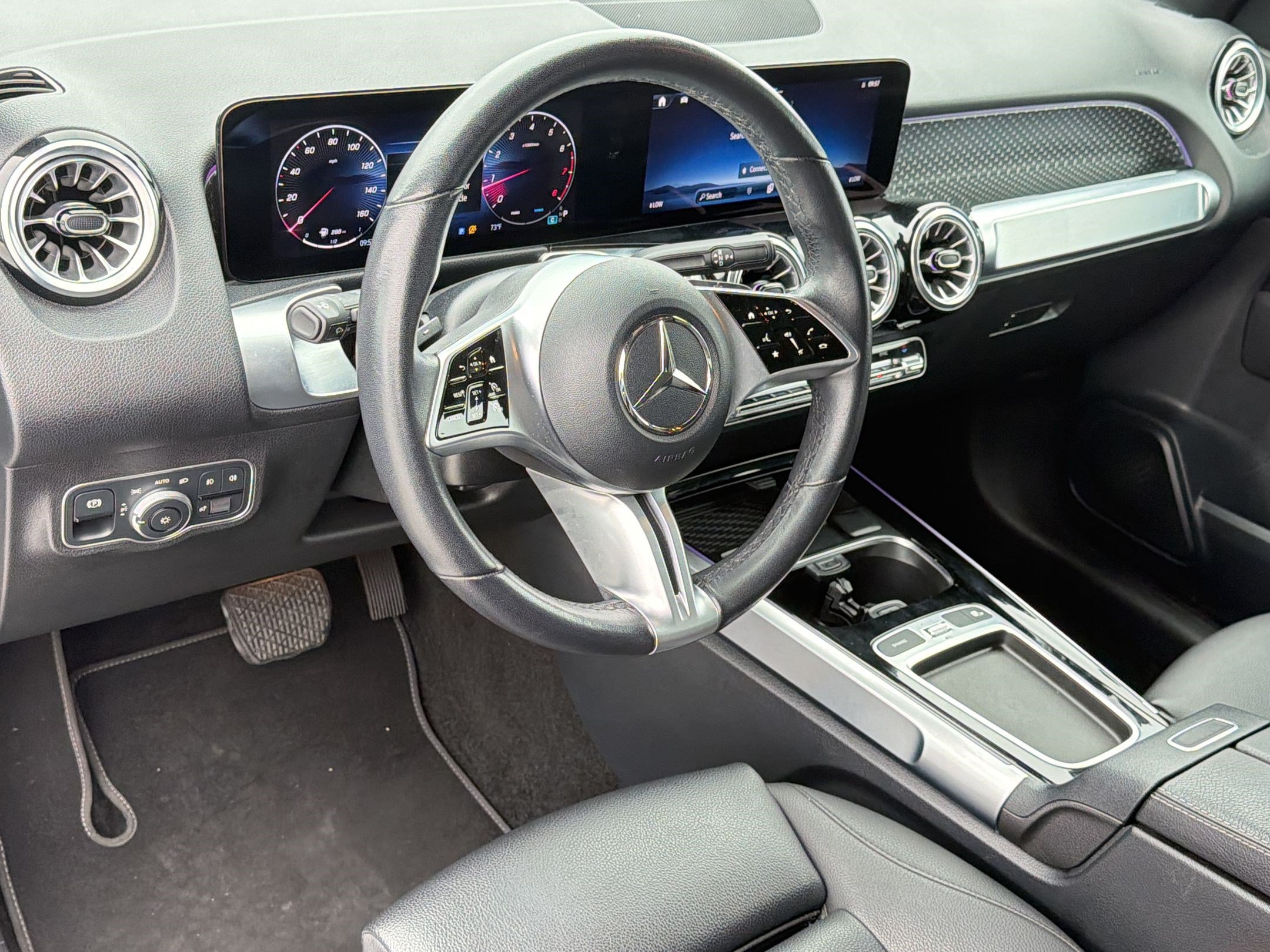 Used 2025 Mercedes-Benz GLB 250 4MATIC image 4