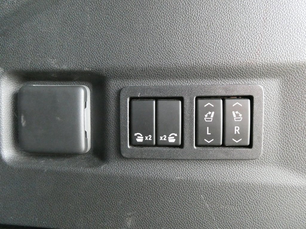 Used 2021 GMC Yukon AT4 w/ AT4 Premium Plus Package image 19