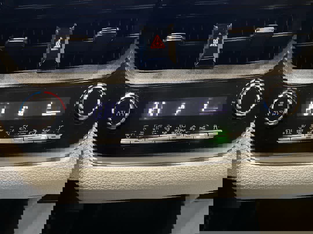 Used 2020 Toyota Corolla LE image 21