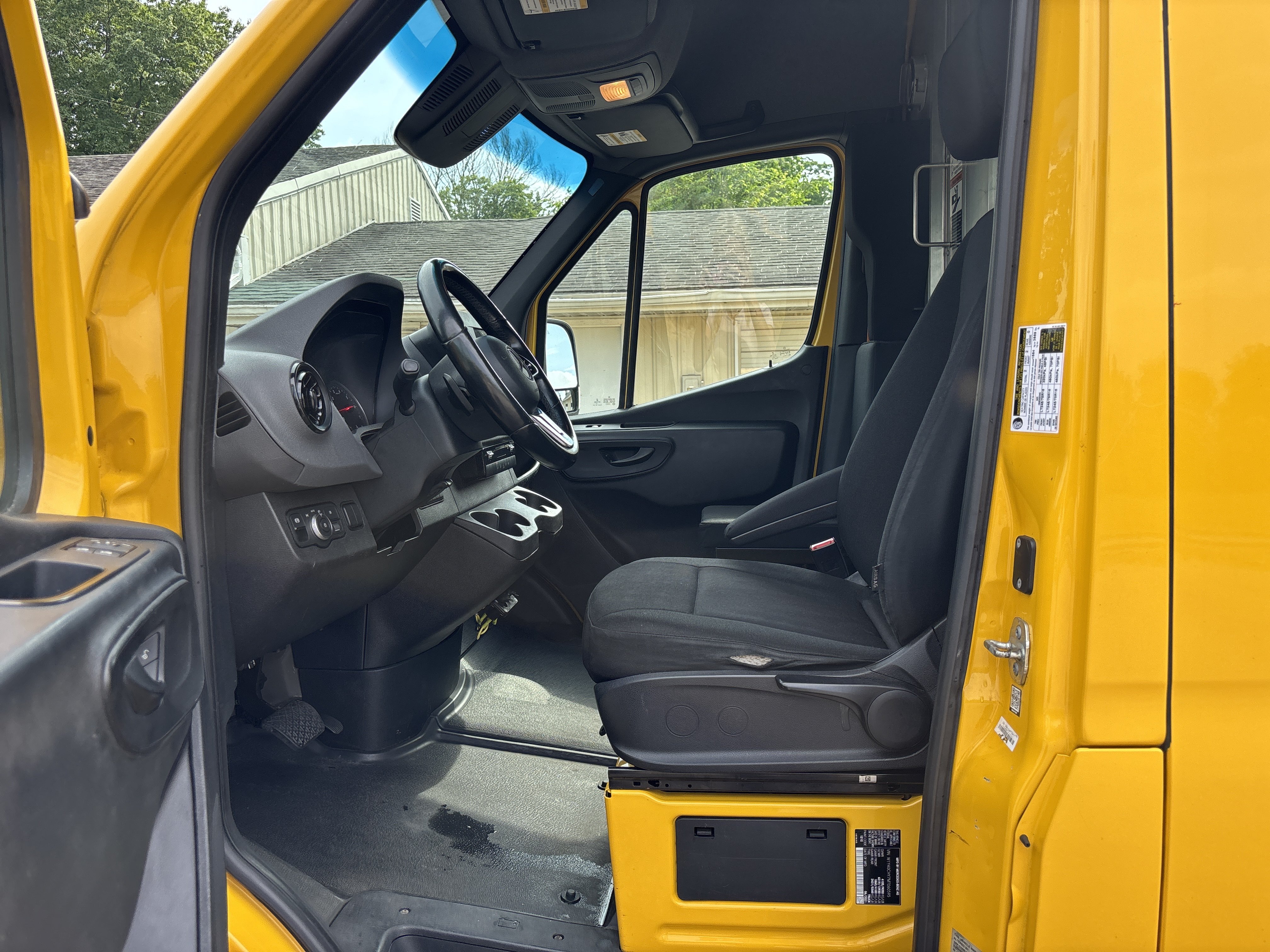 Used 2021 Mercedes-Benz Sprinter 2500 w/ Acoustic Package image 15