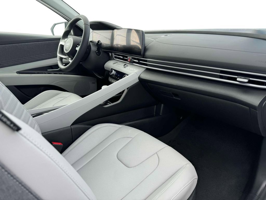 New 2025 Hyundai Elantra Limited FWD image 15