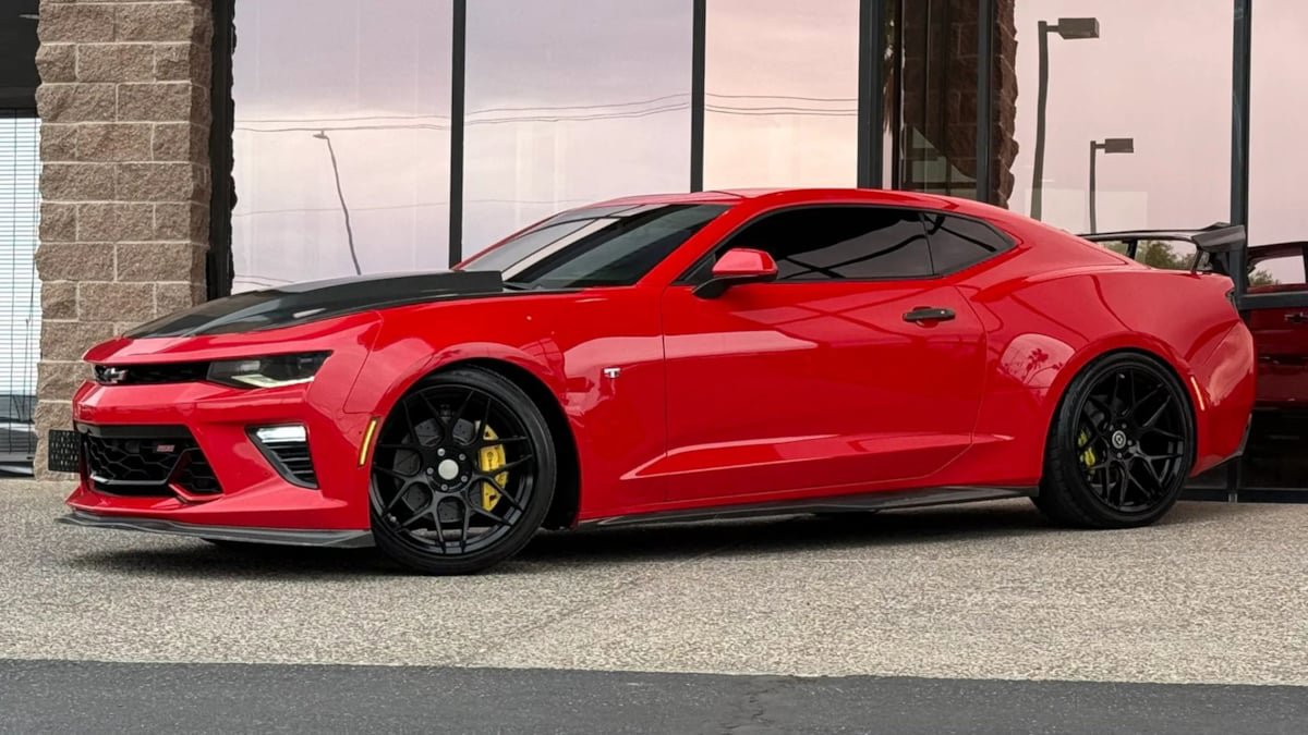 Used 2016 Chevrolet Camaro SS RWD image 3