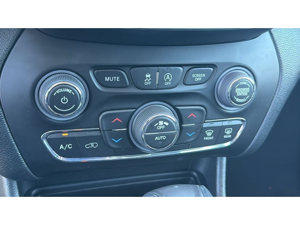 Used 2022 Jeep Cherokee Latitude Lux AWD/4WD image 23