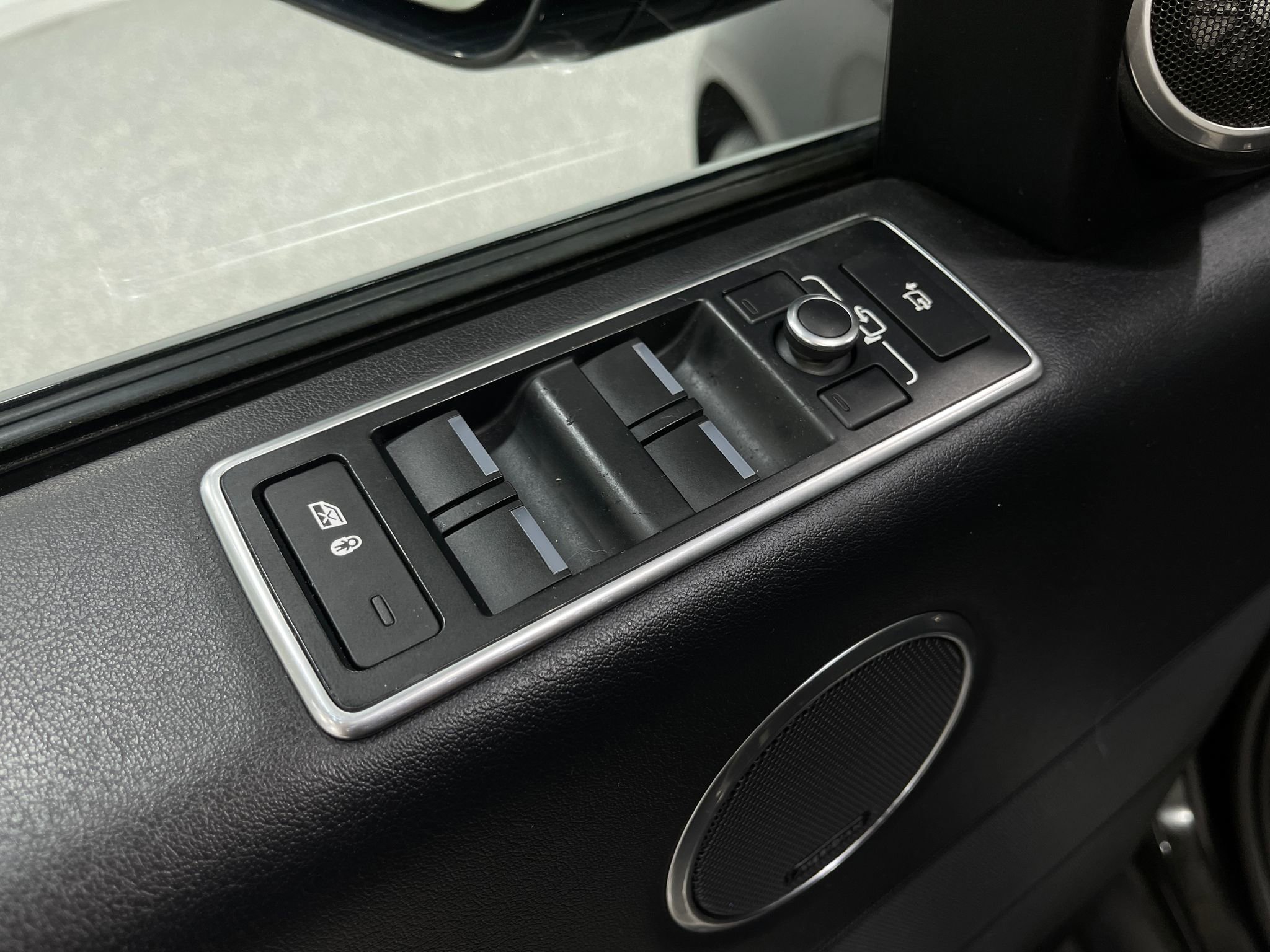 Used 2016 Land Rover Range Rover Supercharged image 15