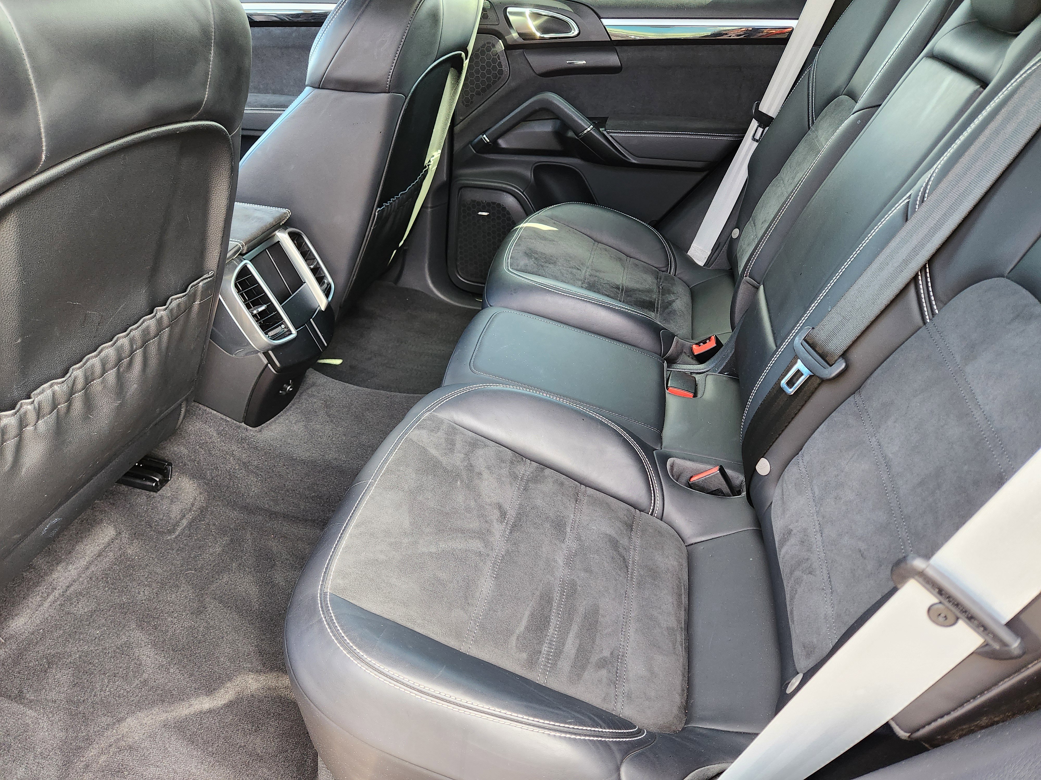 Used 2016 Porsche Cayenne GTS image 28