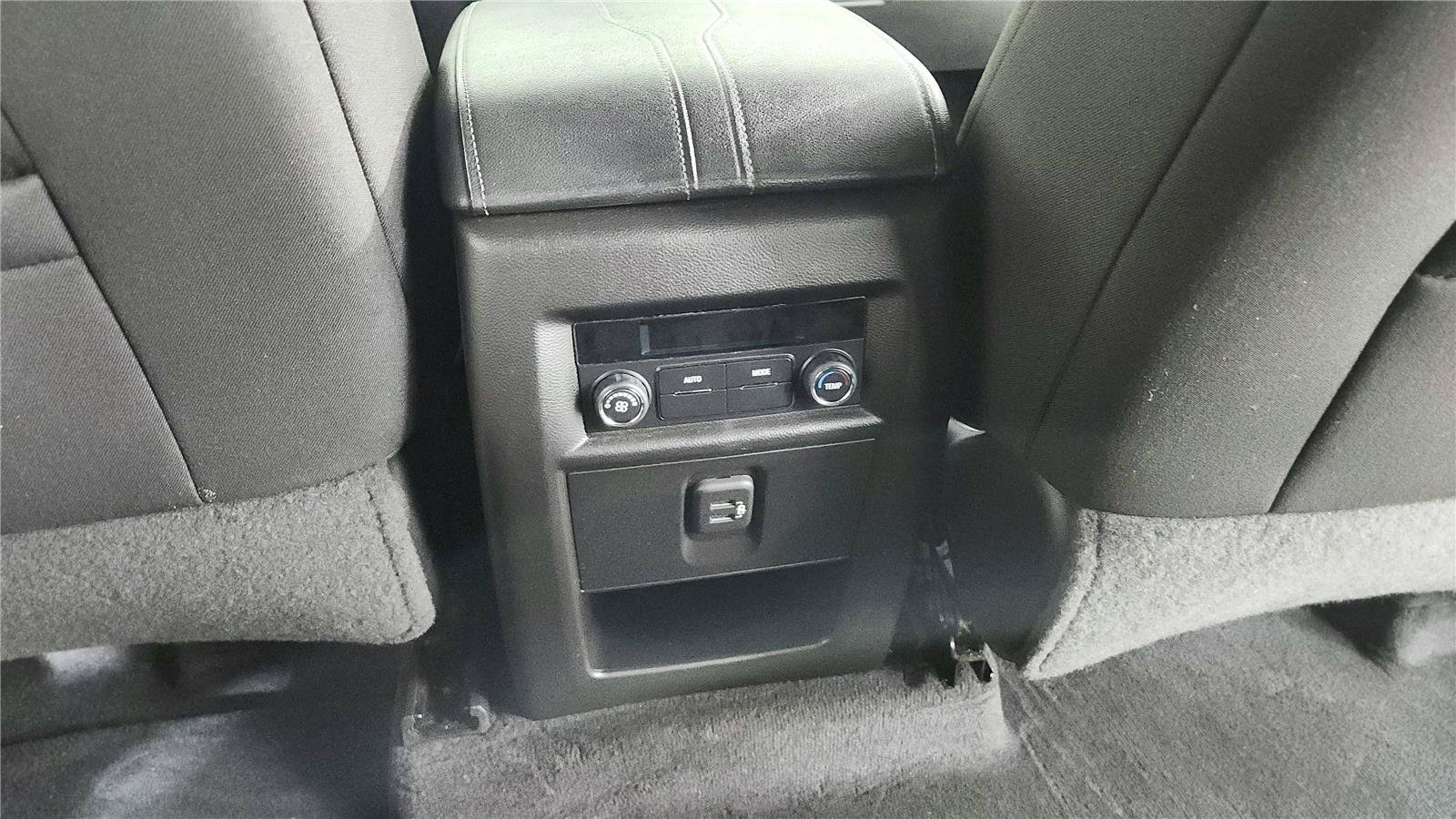 Used 2023 Chevrolet Traverse LT FWD image 14