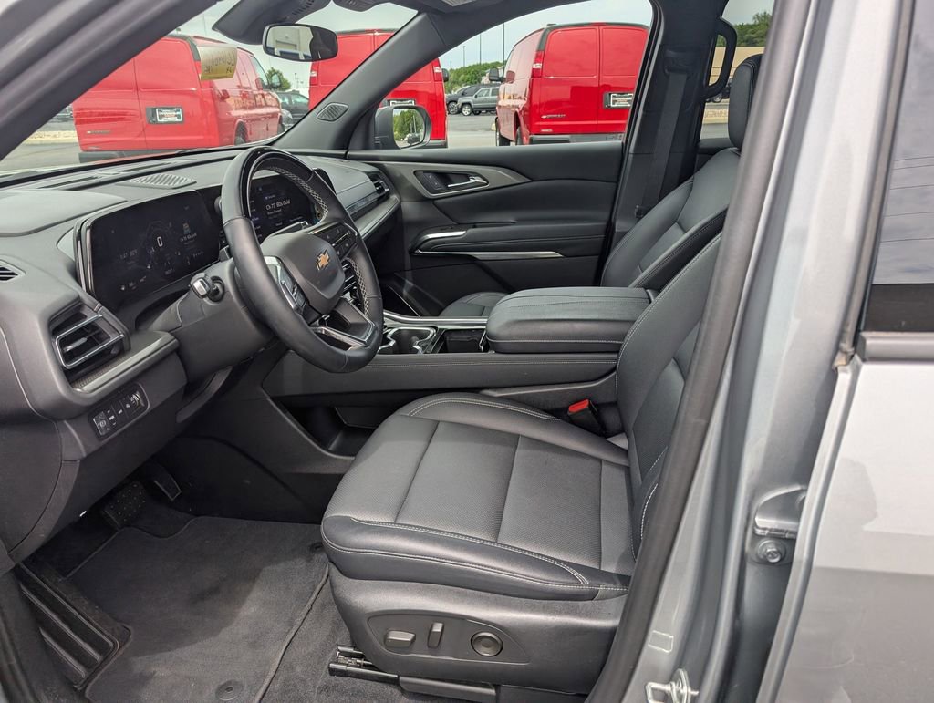 Used 2024 Chevrolet Traverse LT w/ Enhanced Driving Package AWD/4WD image 13