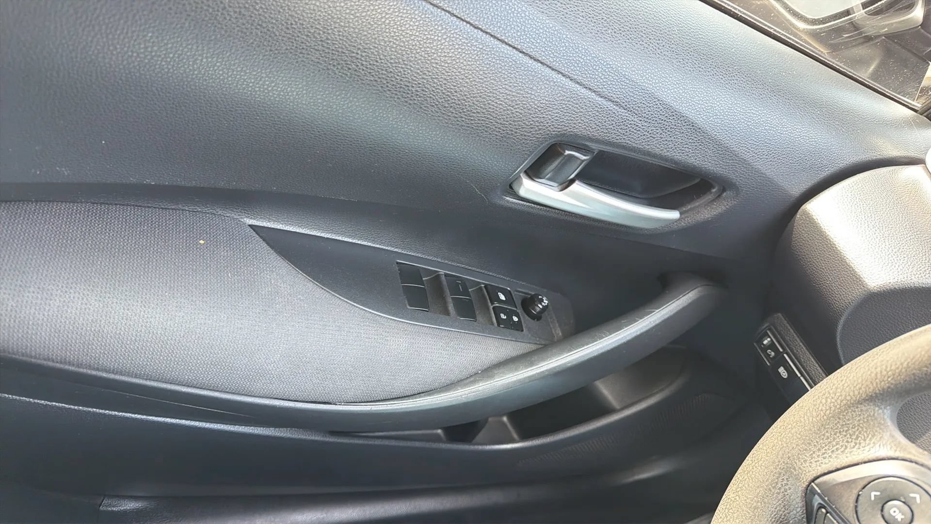 Used 2020 Toyota Corolla LE FWD image 21