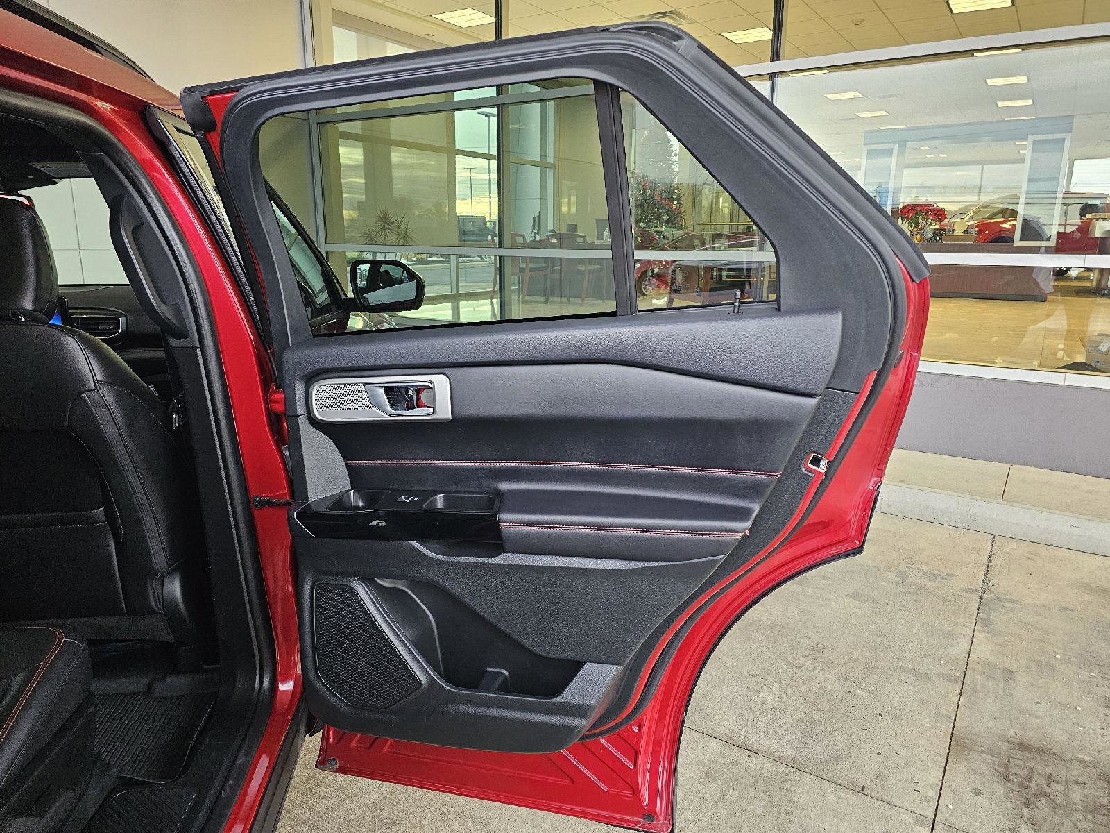 Used 2023 Ford Explorer ST-Line image 13