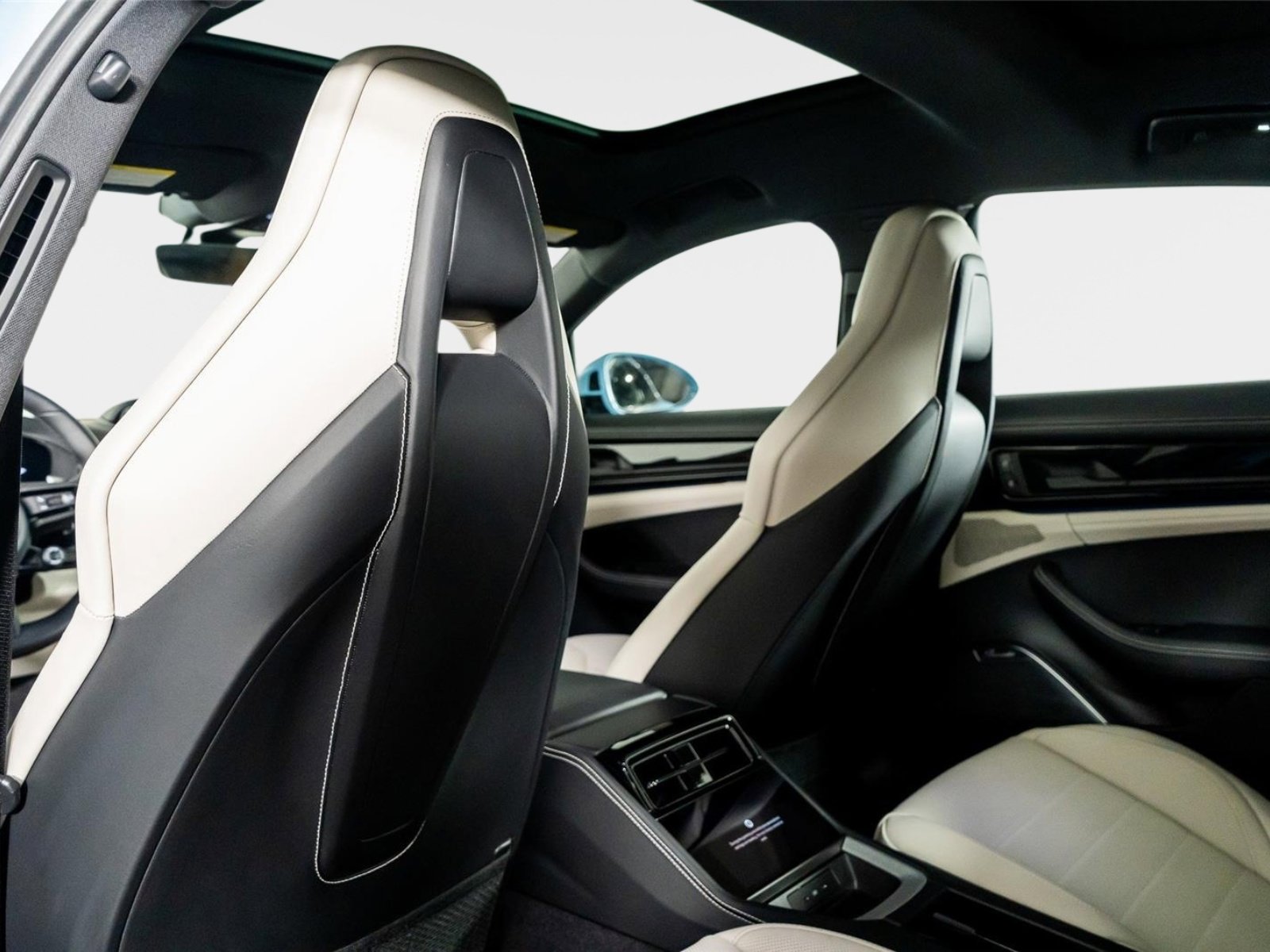 Used 2025 Porsche Panamera 4 w/ Premium Package image 35