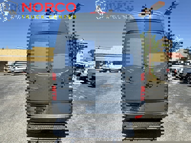 Used 2018 Mercedes-Benz Sprinter 2500 image 9