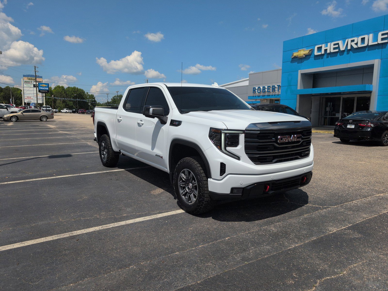 Used 2024 GMC Sierra 1500 AT4 w/ Technology Package image 7