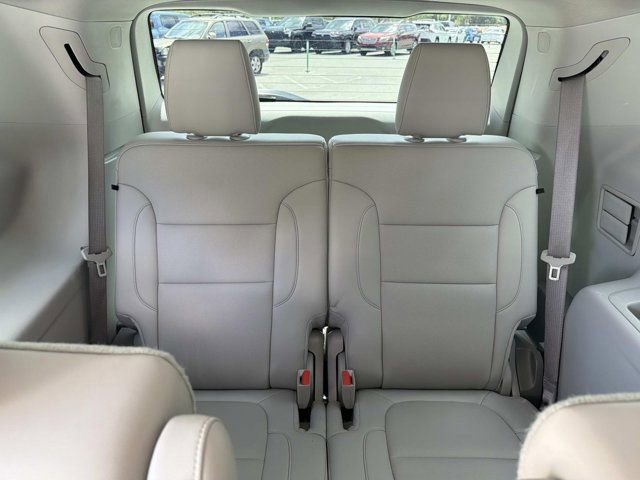 Used 2022 GMC Acadia SLT w/ Technology Package image 21