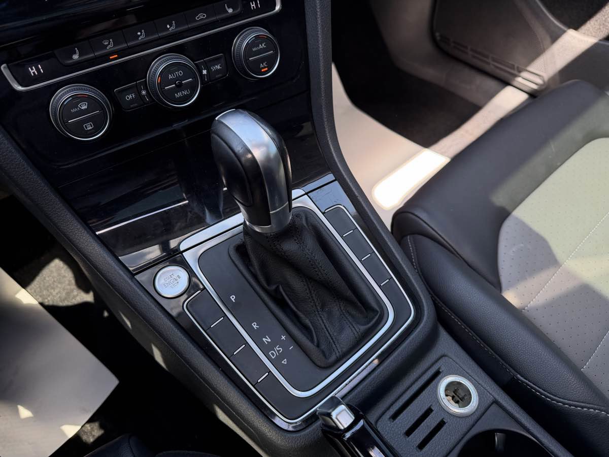 Used 2015 Volkswagen Golf SEL image 25