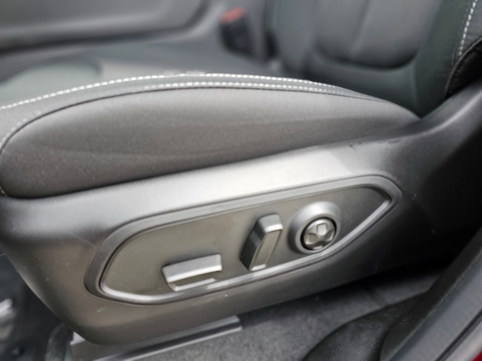 New 2026 Jeep Grand Cherokee Laredo RWD image 22