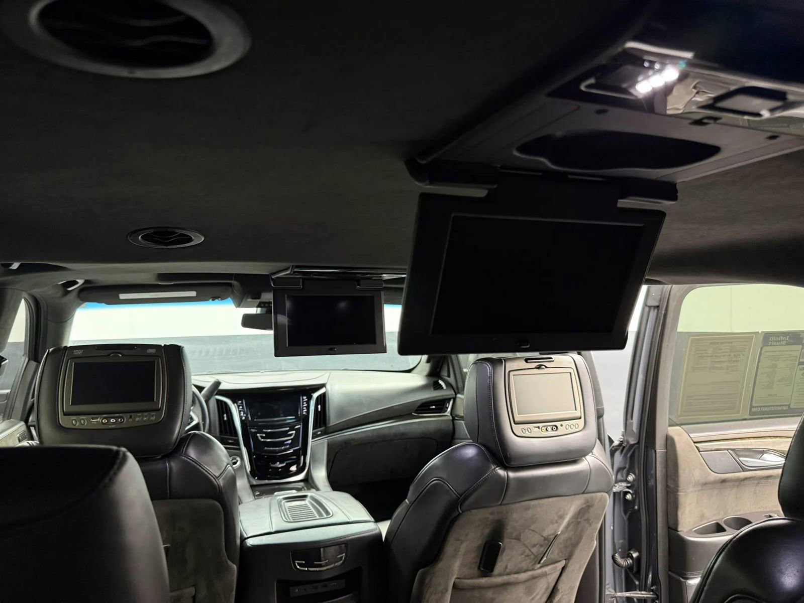 Used 2018 Cadillac Escalade ESV Platinum AWD/4WD image 29