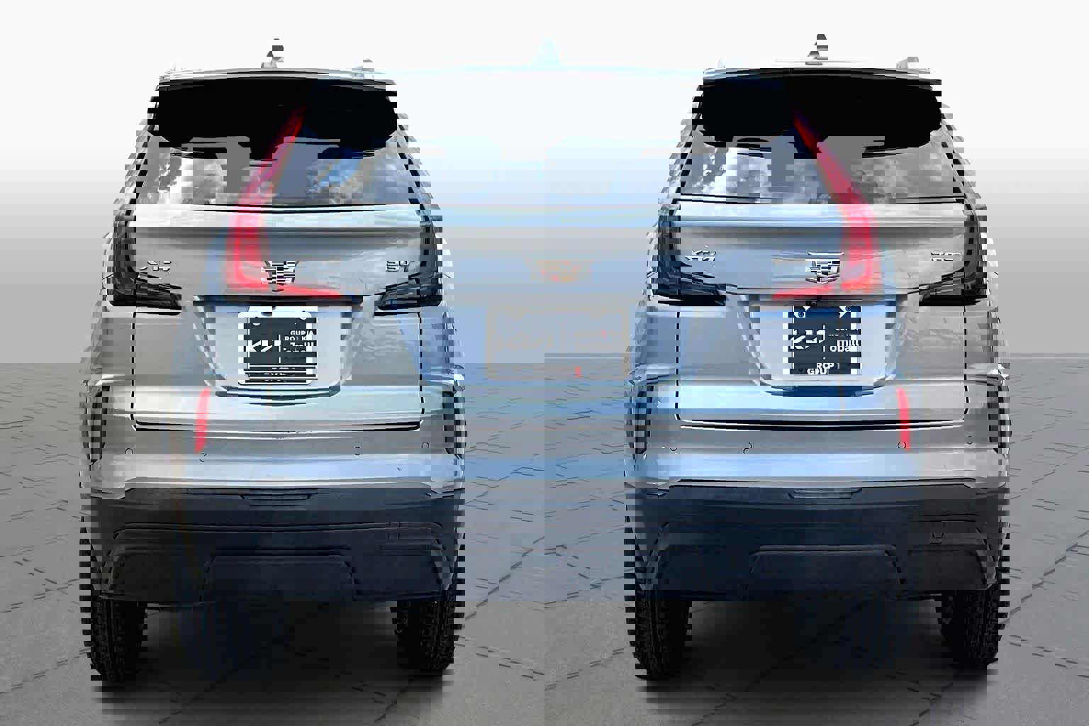 Used 2024 Cadillac XT4 Luxury w/ Cold Weather Package image 4