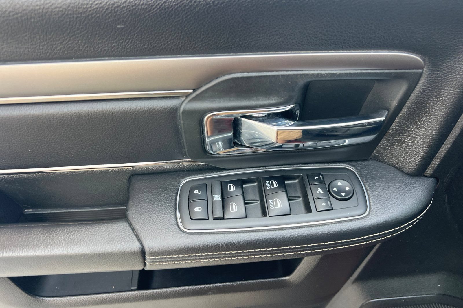 Used 2018 RAM 3500 Laramie w/ Sport Appearance Group AWD/4WD image 8