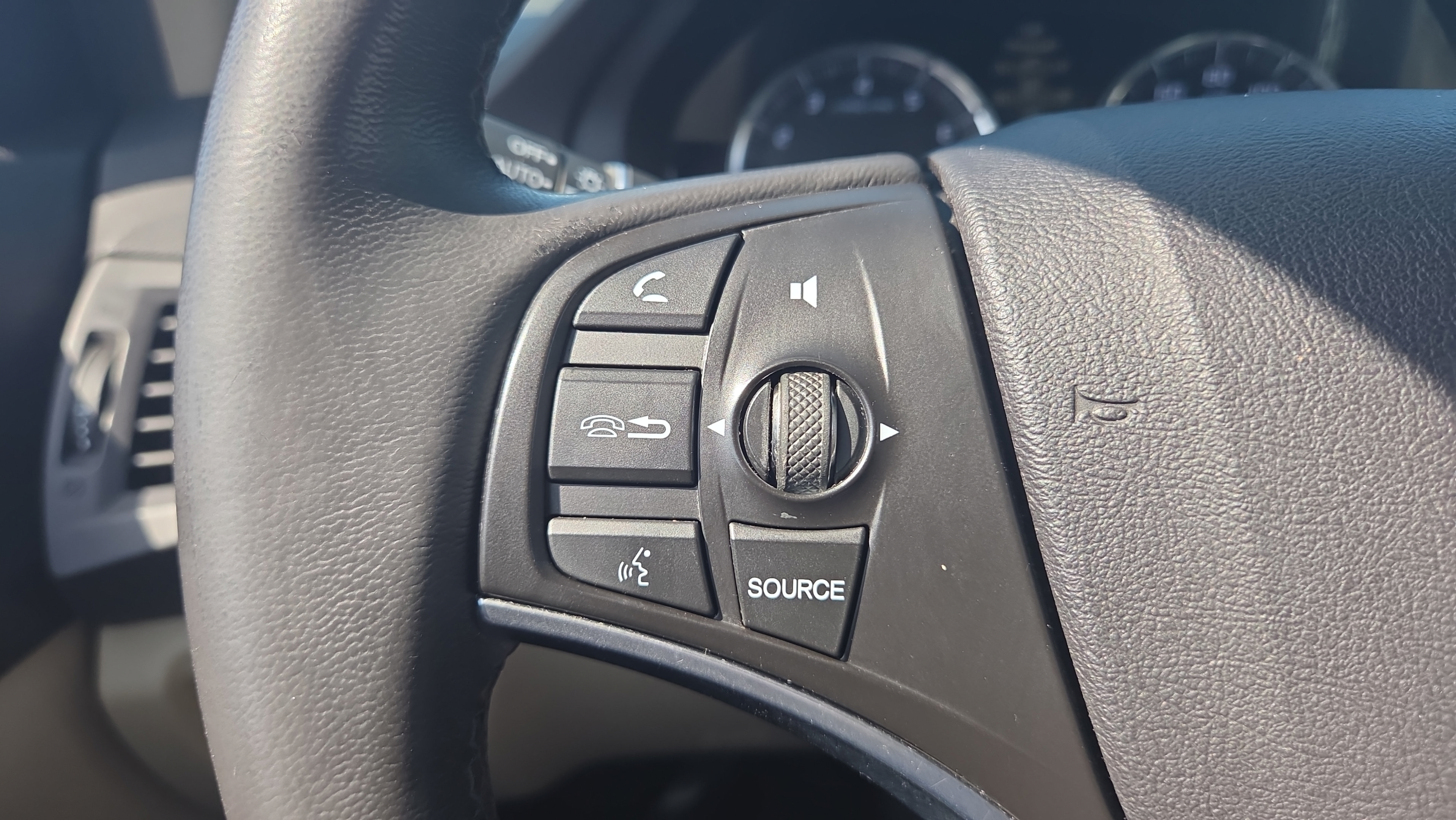 Used 2015 Acura MDX w/ Technology Package FWD image 25