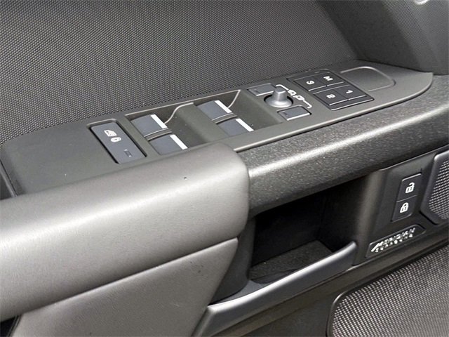 Used 2025 Land Rover Defender 110 image 16