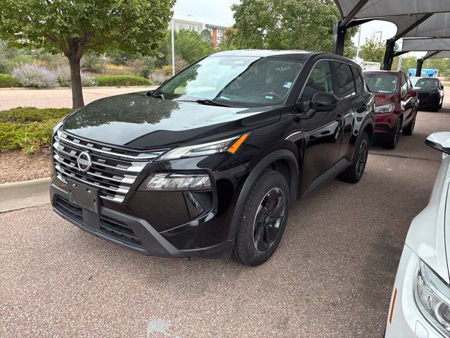 Used 2024 Nissan Rogue SV AWD/4WD image 2