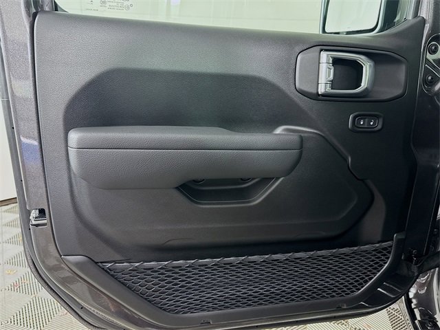 Used 2025 Jeep Wrangler Sport image 13