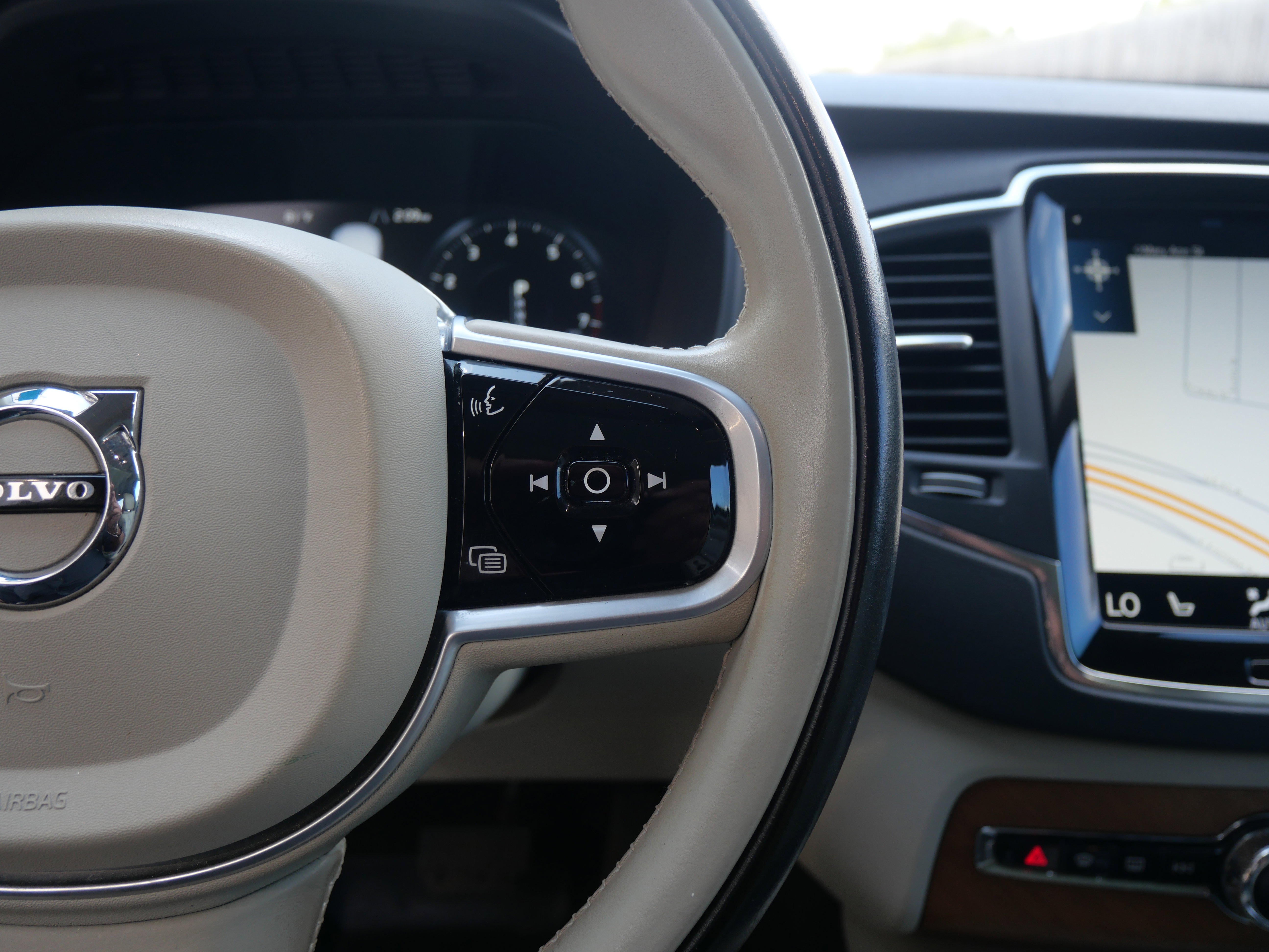 Used 2021 Volvo XC90 T6 Momentum image 25