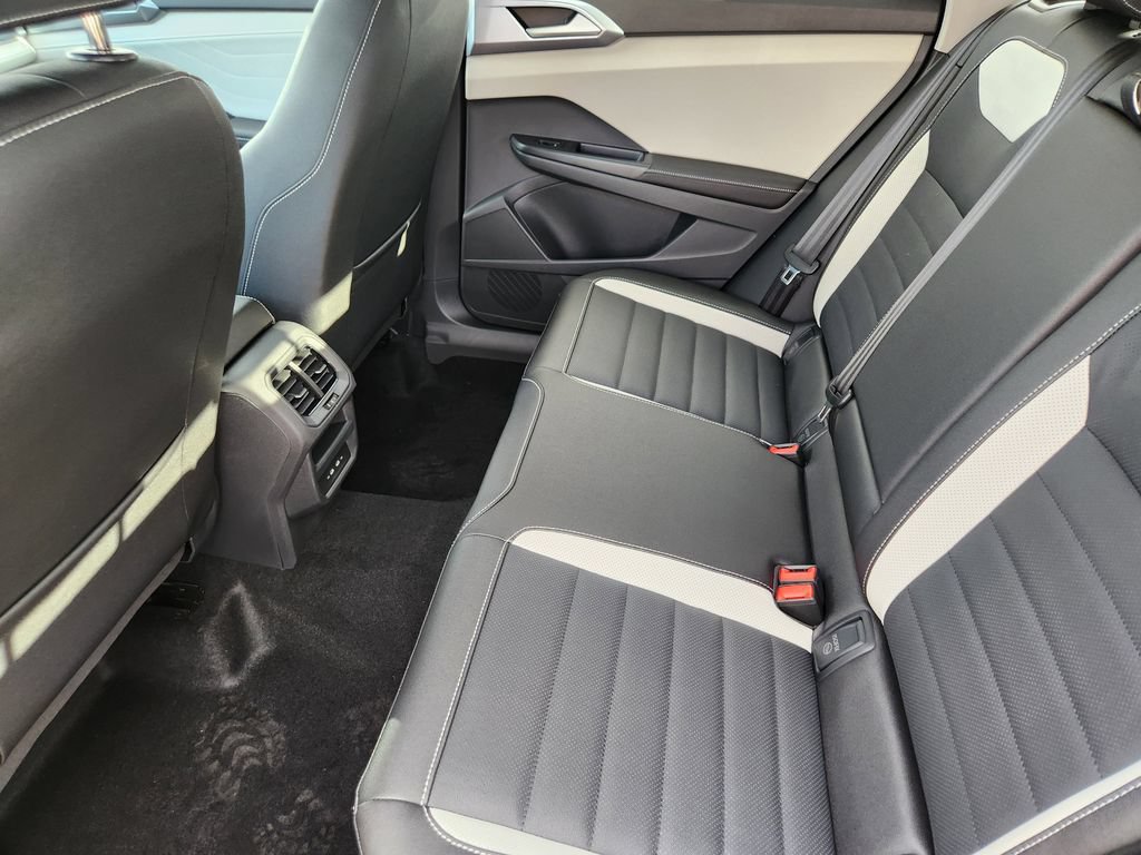 New 2026 Volkswagen Taos SEL AWD/4WD image 18