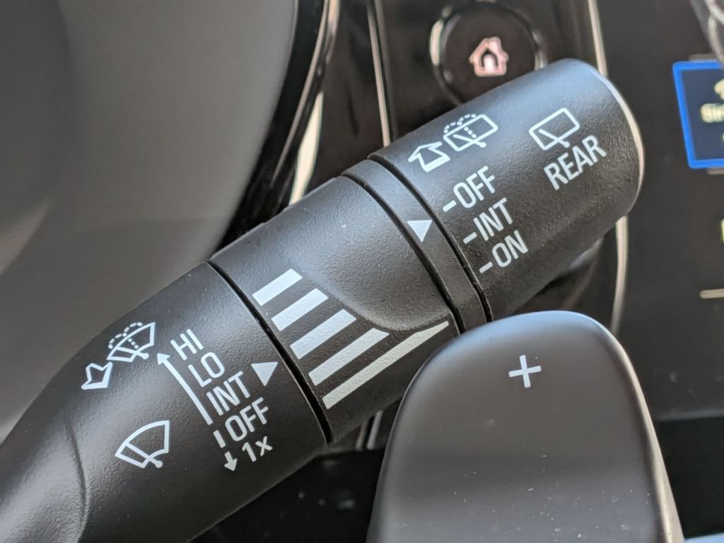 Used 2023 Buick Envision Avenir AWD/4WD image 23