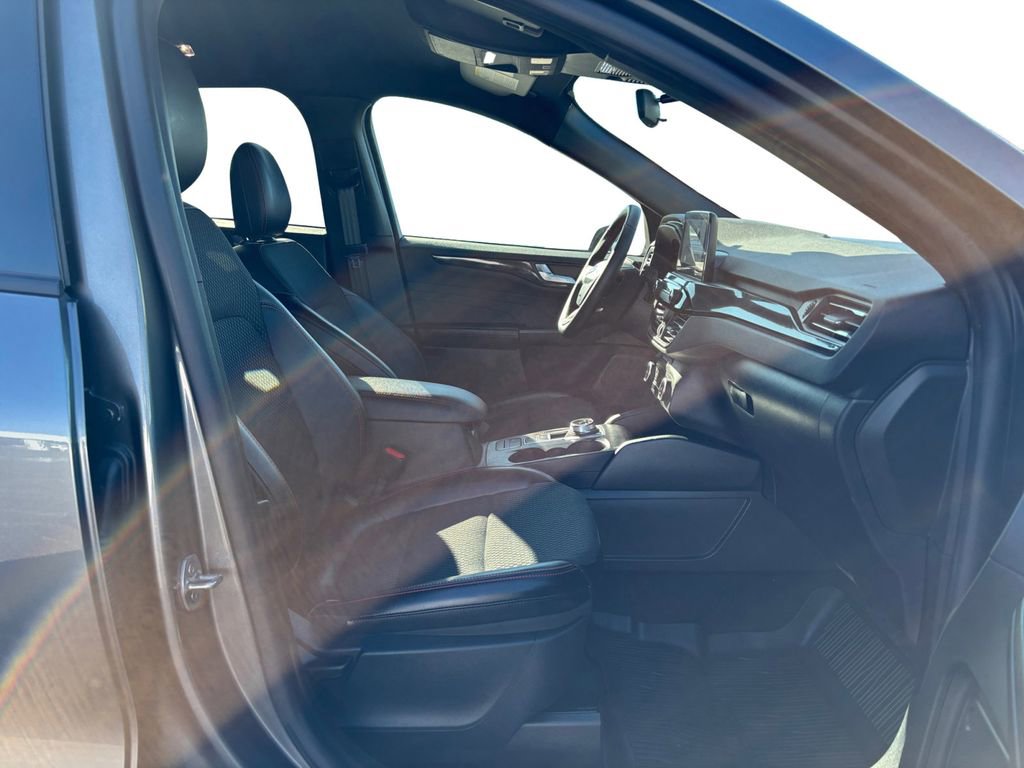 Used 2025 Ford Escape ST-Line w/ Equipment Group 301A image 22