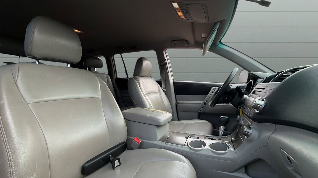 Used 2010 Toyota Highlander 4WD image 25