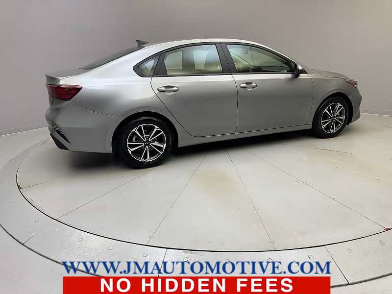 Used 2024 Kia Forte LXS FWD image 5