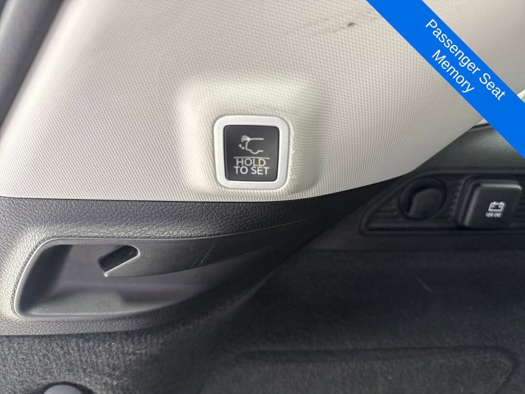 Used 2022 Jeep Grand Cherokee Overland w/ Luxury Tech Group IV image 14