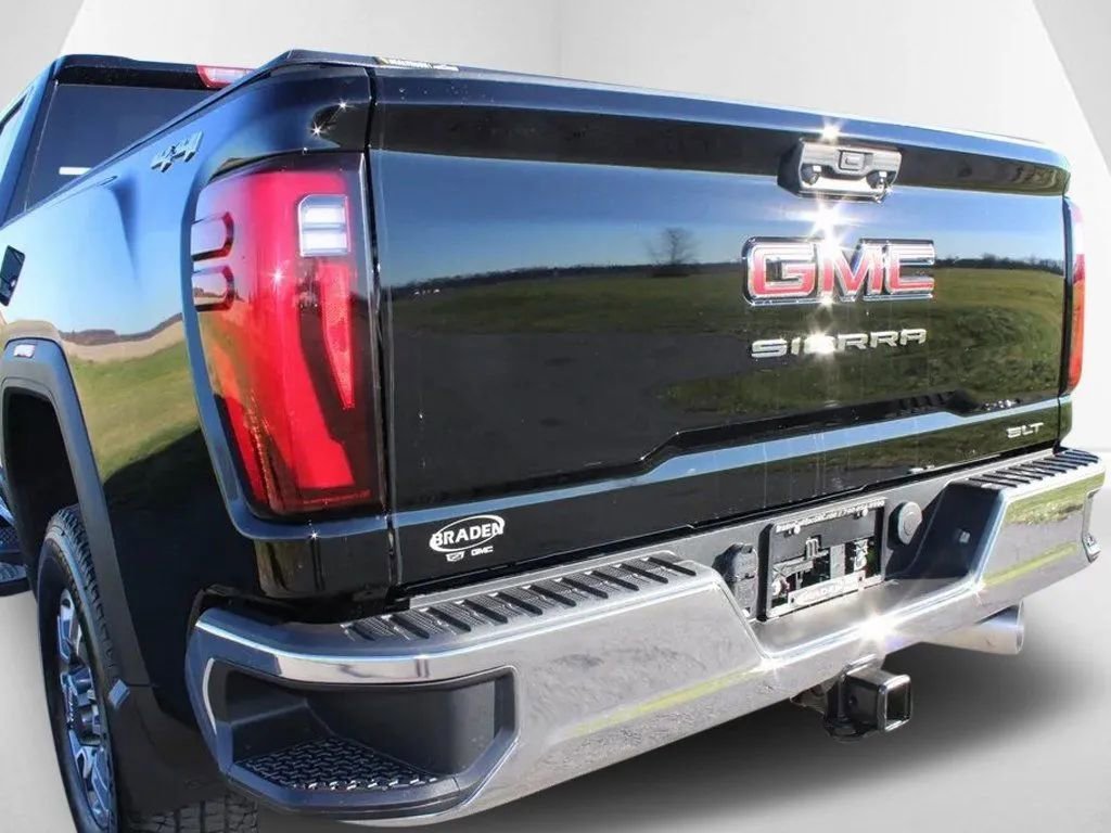 New 2026 GMC Sierra 3500 SLT image 38