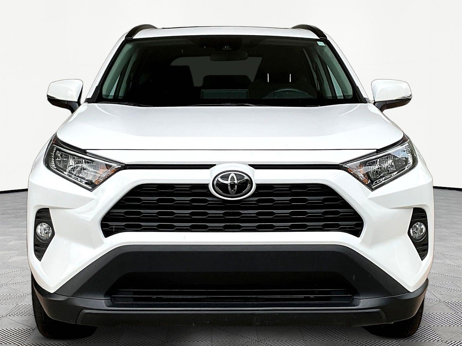 Used 2021 Toyota RAV4 XLE w/ Convenience Package AWD/4WD image 2