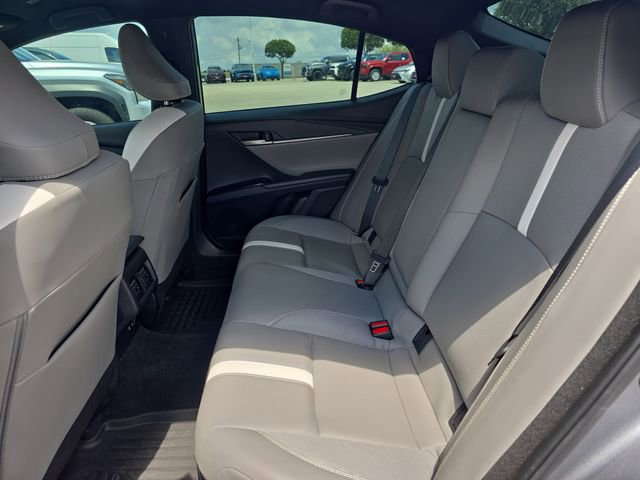 Used 2025 Toyota Camry SE w/ Convenience Package FWD image 13