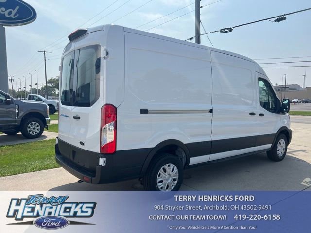 New 2023 Ford E-Transit Medium Roof RWD image 3