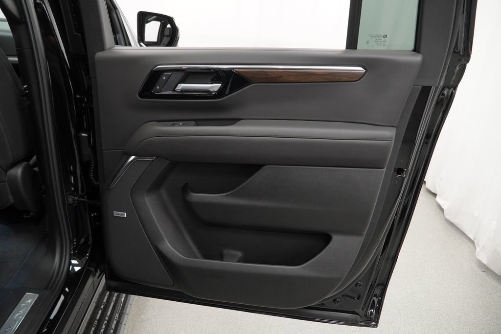 New 2026 Chevrolet Suburban High Country AWD/4WD image 30