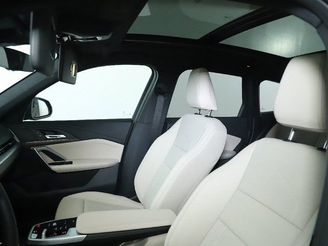 Used 2025 BMW X1 xDrive28i w/ Technology Package image 24