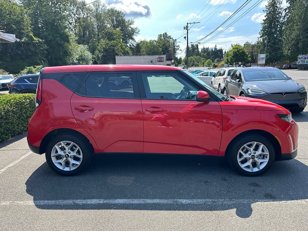 Used 2023 Kia Soul LX w/ LX Technology Package FWD image 4