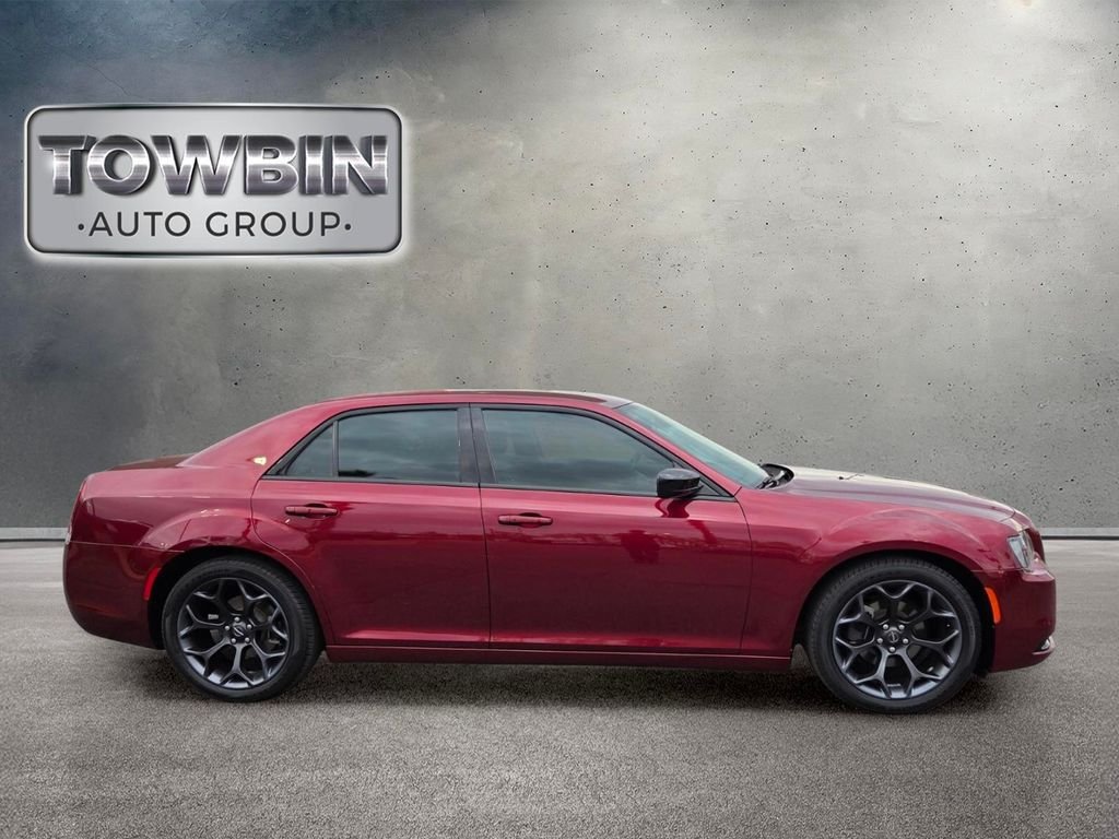 Used 2019 Chrysler 300 Touring w/ Sport Appearance Package RWD image 3