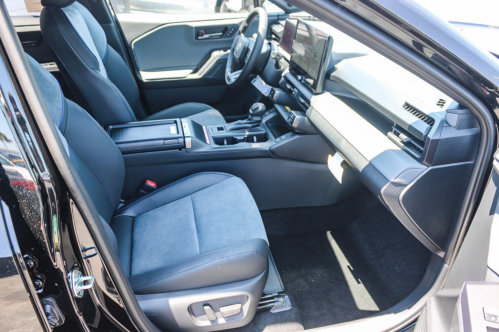 New 2026 Toyota RAV4 XSE AWD/4WD image 19