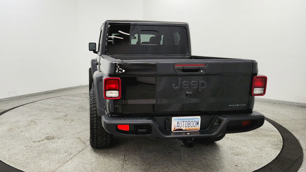 Used 2025 Jeep Gladiator Sport image 4