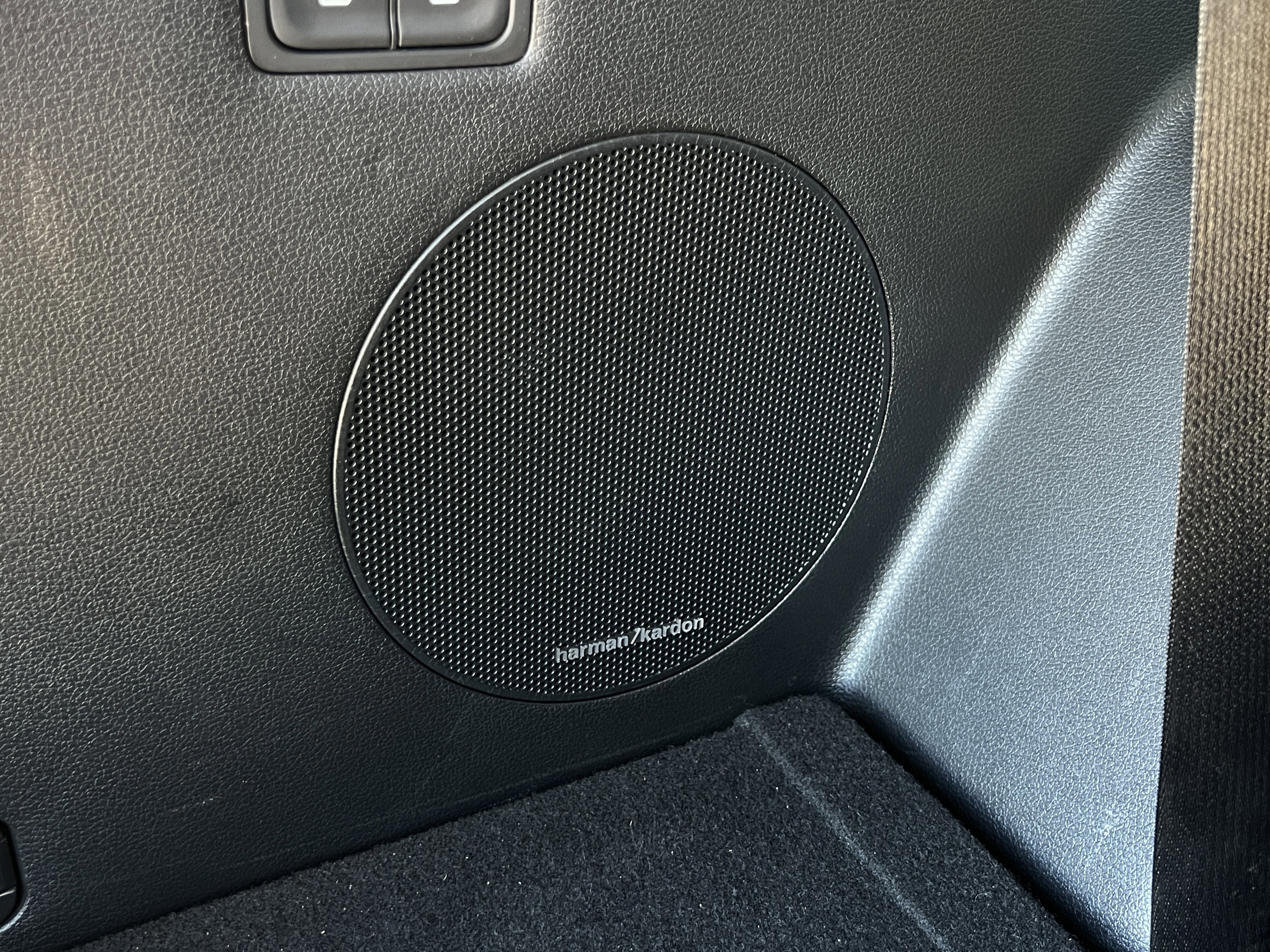 Used 2022 Hyundai Palisade Limited w/ Winter Package image 32