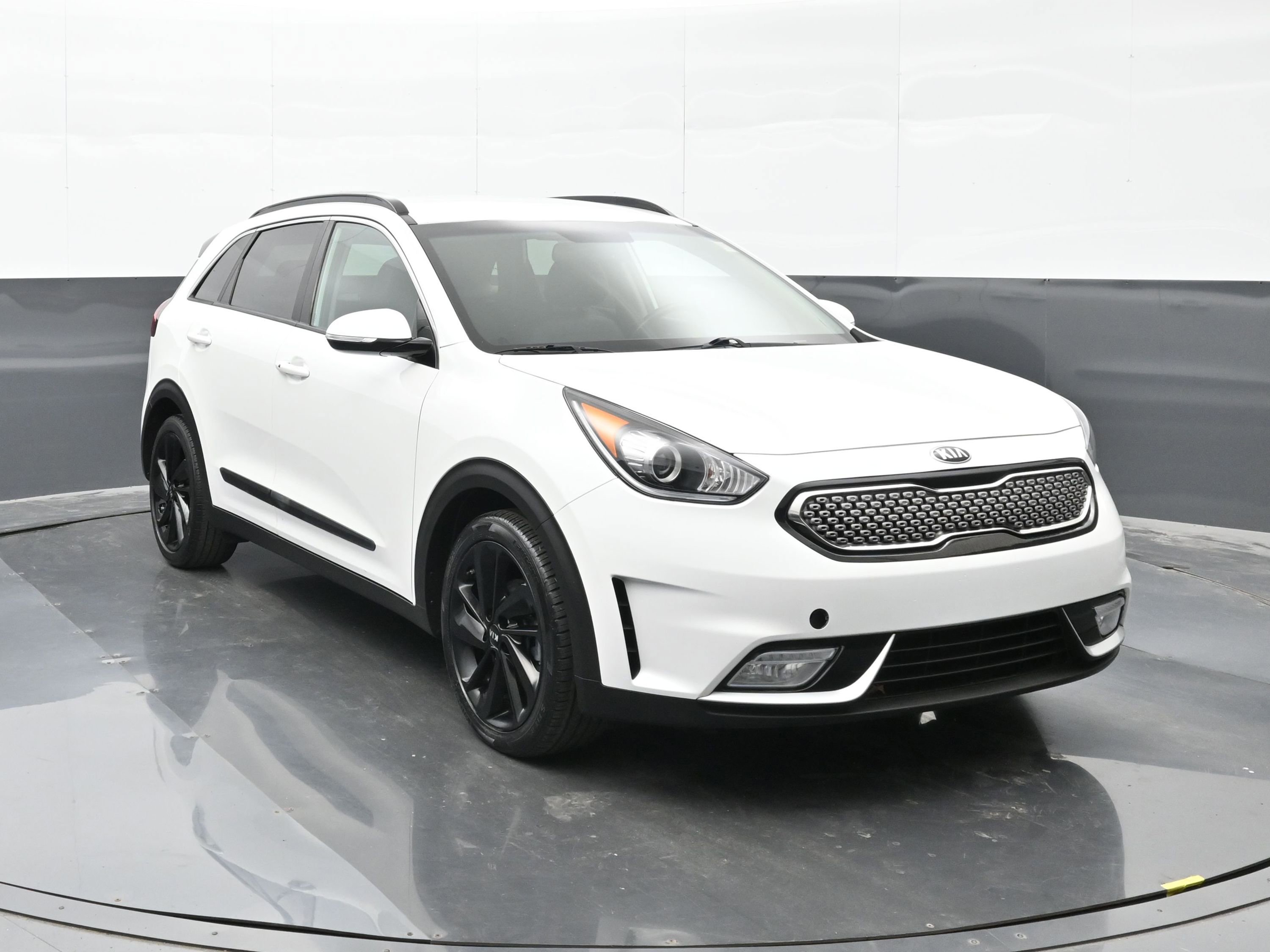 Used 2019 Kia Niro S Touring image 2