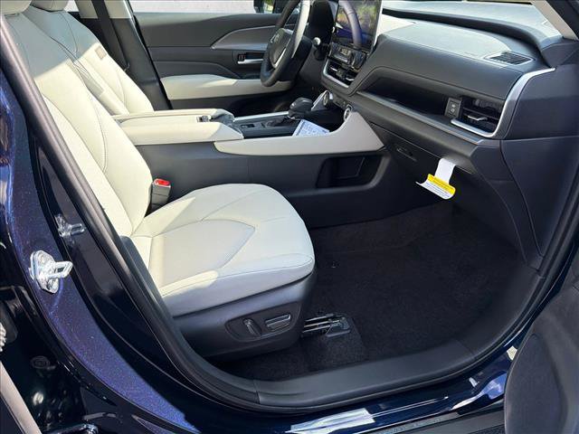 New 2026 Toyota Grand Highlander AWD image 13