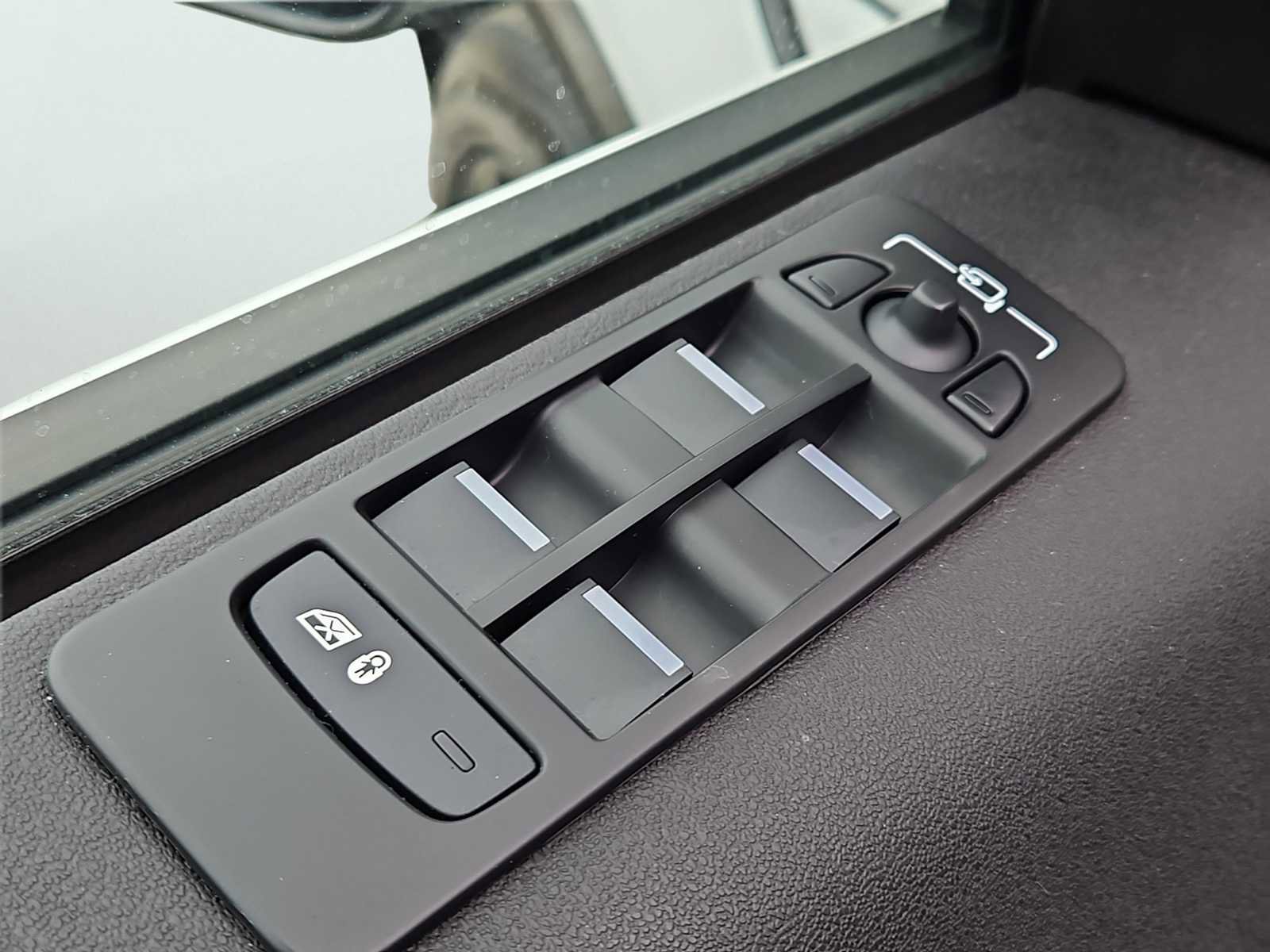 Used 2024 Land Rover Discovery Sport Dynamic SE AWD/4WD image 30