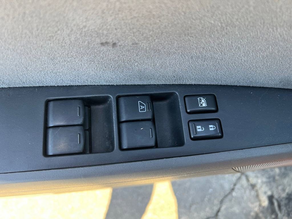 Used 2009 Nissan Sentra 2.0 FE+ FWD image 12