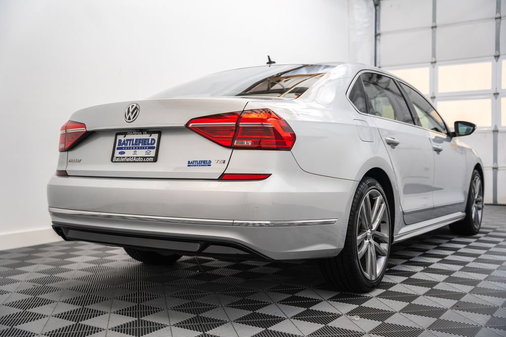 Used 2016 Volkswagen Passat 1.8T R-Line w/ R-Line Lighting Package FWD image 5