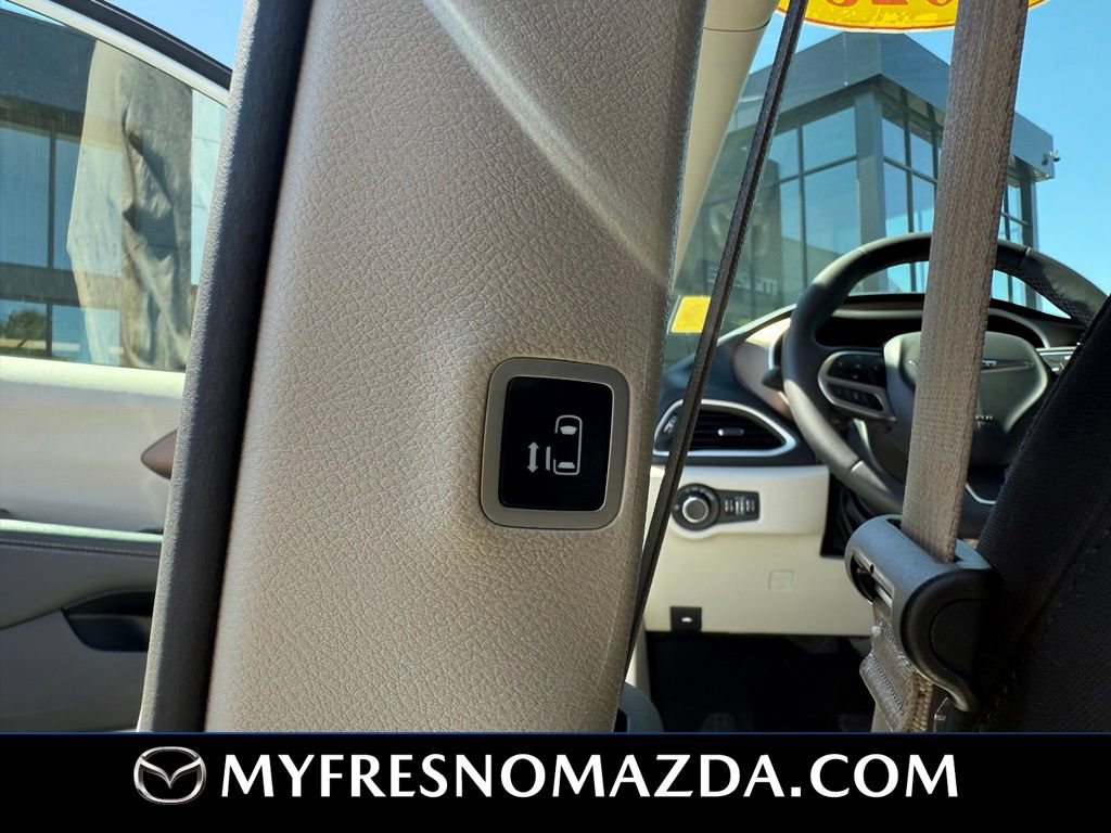 Used 2023 Chrysler Voyager LX FWD image 36